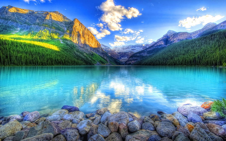 Turquoise Mountain Lake with Rocky Shoreline and Forested Peaks HD wallpaper
