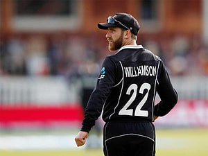 Kane Williamson in Black New Zealand Cricket Jersey Number 22 on the Field HD wallpaper