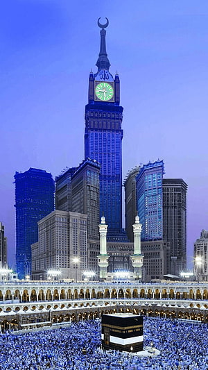 Makkah Clock Tower and Kaaba at Night with Pilgrims in the Grand Mosque HD phone wallpaper
