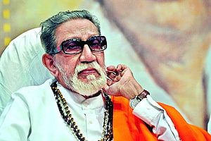 Bal Thackeray Portrait in White Kurta and Orange Shawl with Beaded Necklace HD wallpaper