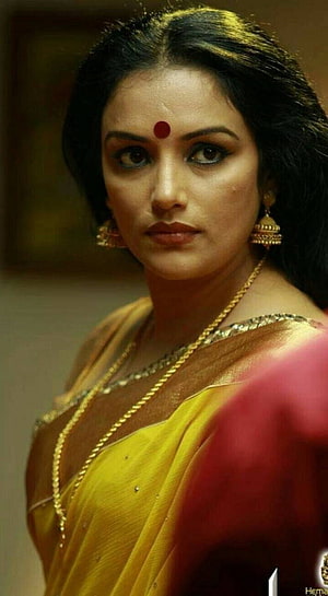Swetha Menon in Traditional Yellow Saree with Gold Jewelry and Red Bind HD phone wallpaper