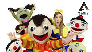 Bely Y Beto Puppet Characters With Performer And Colorful Costumes HD wallpaper