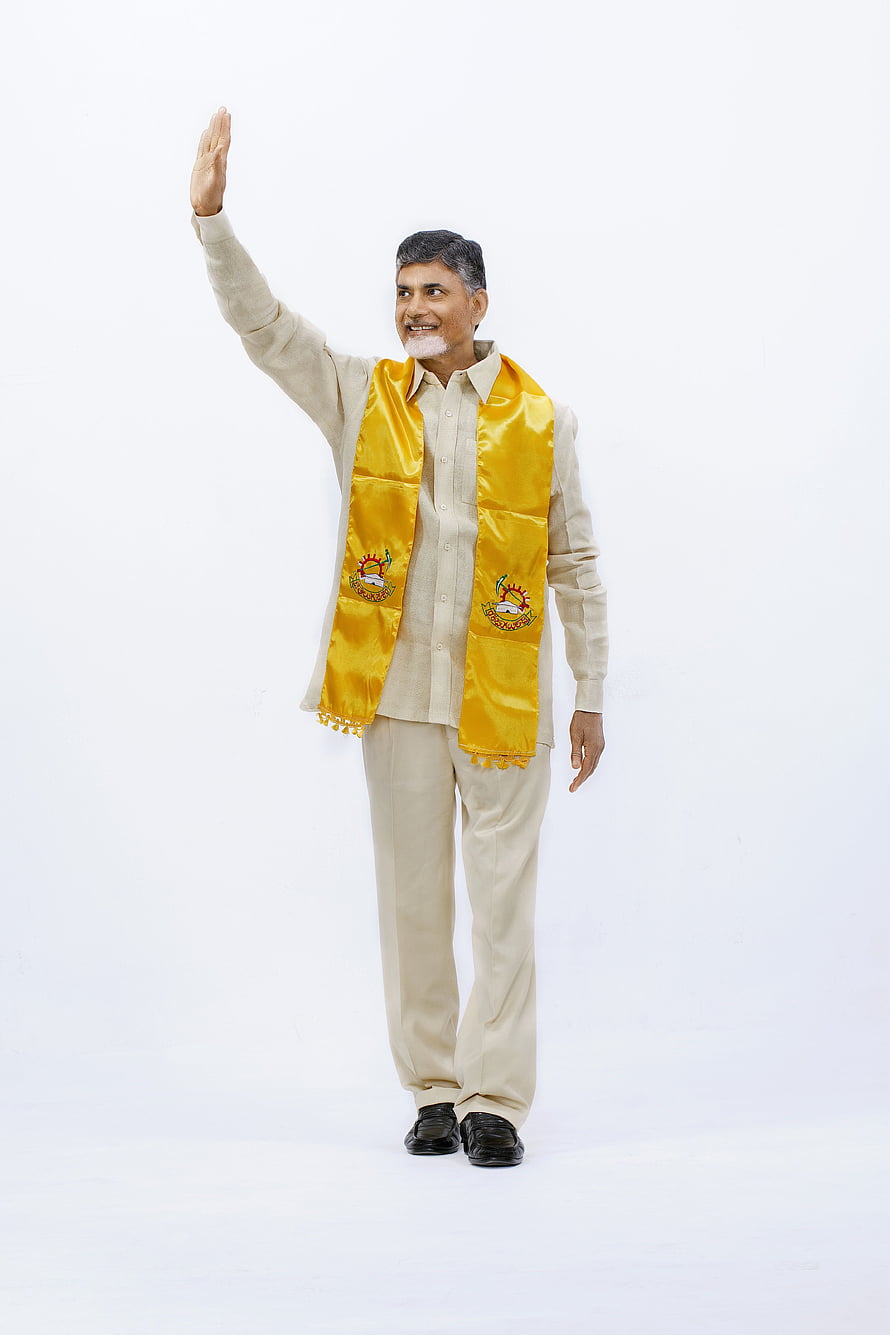 Nara Chandrababu Naidu Waving in Beige Kurta and Yellow Stole HD phone wallpaper