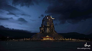 Adiyogi Shiva Statue at Isha Yoga Center Under a Dramatic Night Sky HD wallpaper