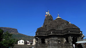 Trimbakeshwar Shiva Temple in Nashik with Hillside View HD wallpaper
