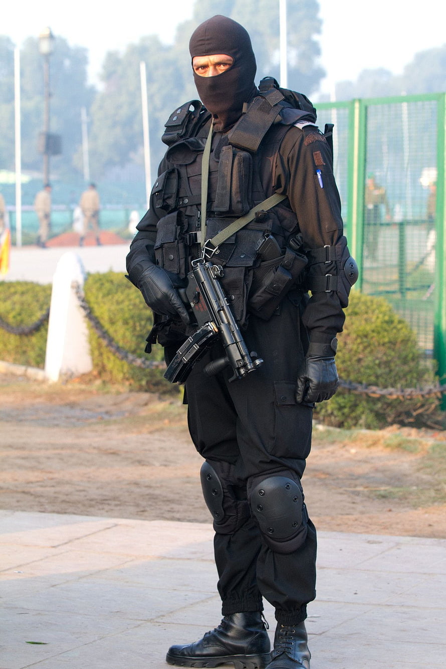 National Security Guard Commando in Full Tactical Gear Holding Rifle HD phone wallpaper