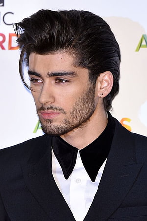 Zayn Malik in Black Suit with Long Hair at Music Awards Event HD phone wallpaper