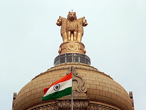 Golden Lion Capital of Ashoka atop the Indian Parliament Building with National Flag HD wallpaper