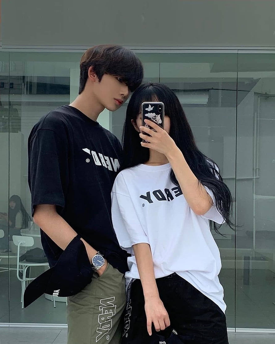 Korean Couple Mirror Selfie in Matching Black and White Streetwear HD phone wallpaper