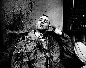 Taxi Driver Movie Still: Robert De Niro in Black and White HD wallpaper