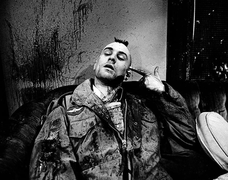 Taxi Driver Movie Still: Robert De Niro in Black and White HD wallpaper