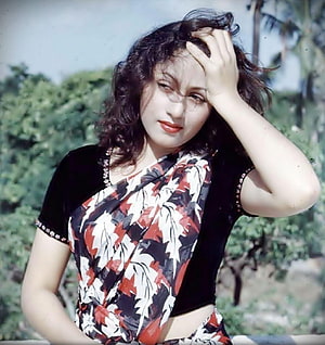 Madhubala in a floral sari with black blouse, vintage portrait outdoors HD phone wallpaper