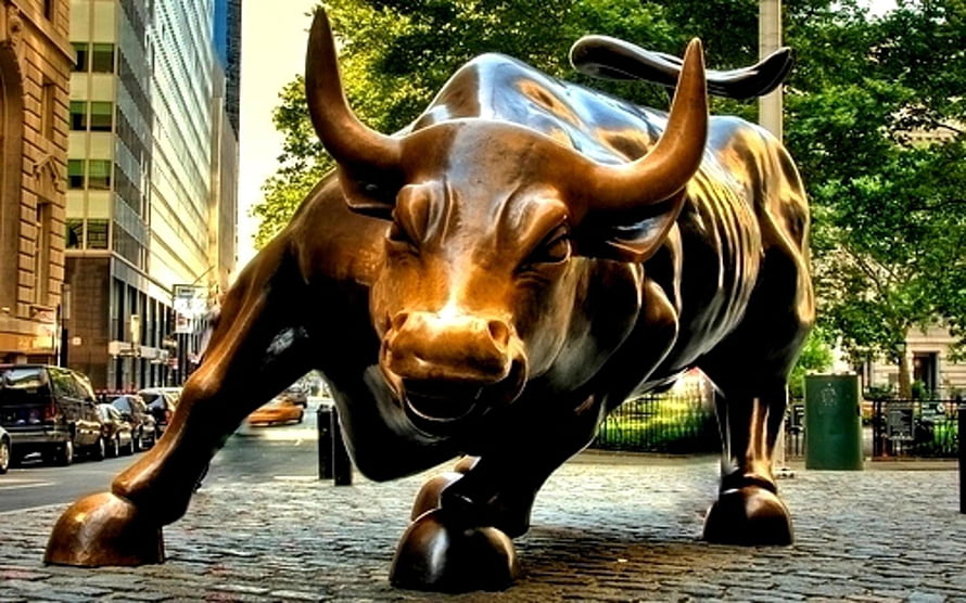 Charging Bronze Bull Statue on Cobblestone Street in Financial District HD wallpaper