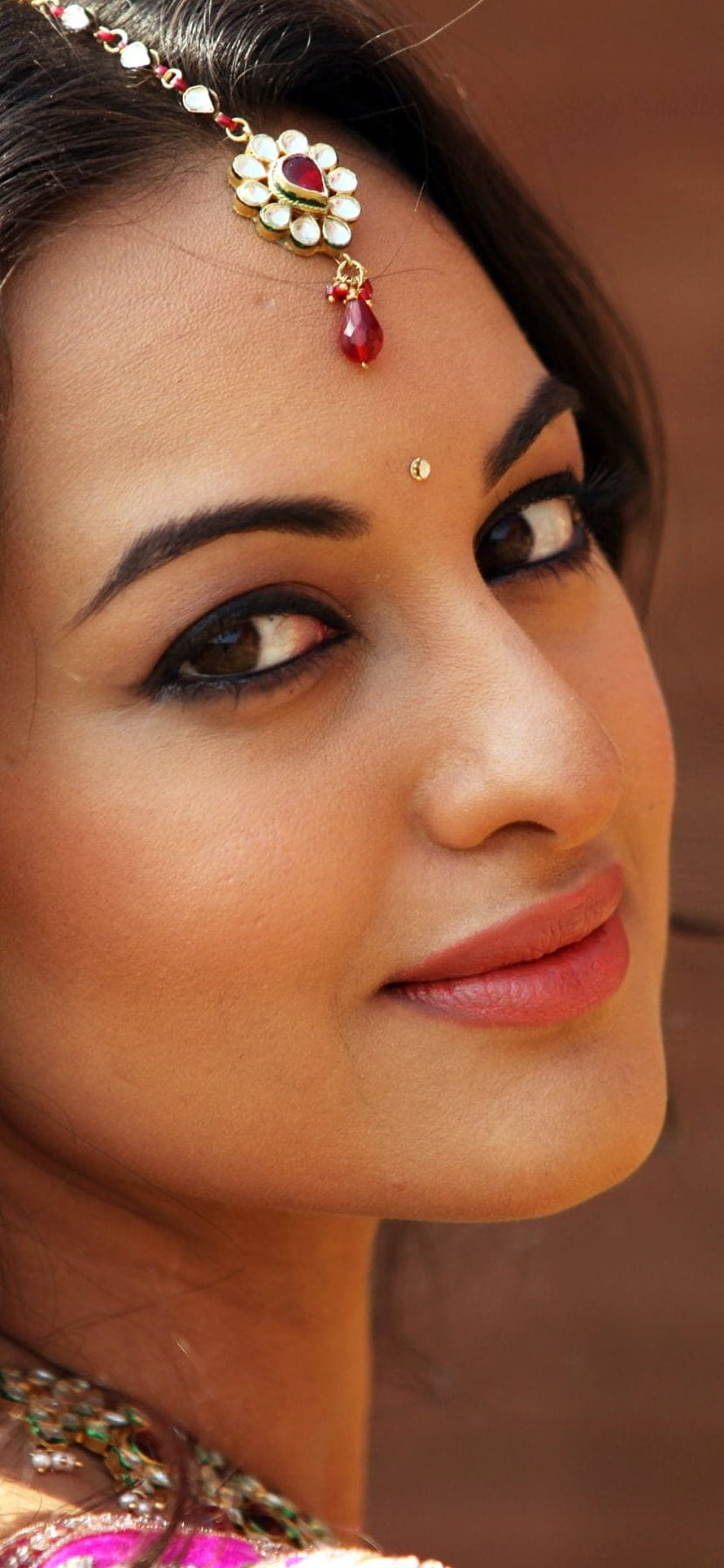 Sonakshi Sinha Close-Up Portrait Wearing Traditional Maang Tikka and Bridal Jewelry HD phone wallpaper