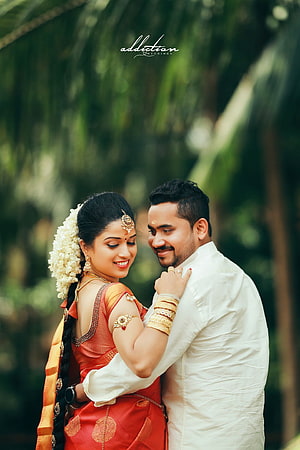 Kerala Wedding Couple in Traditional Attire with Jasmine Garland HD phone wallpaper