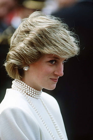 Princess Diana in White Ensemble with Pearl Necklace and Earrings HD phone wallpaper