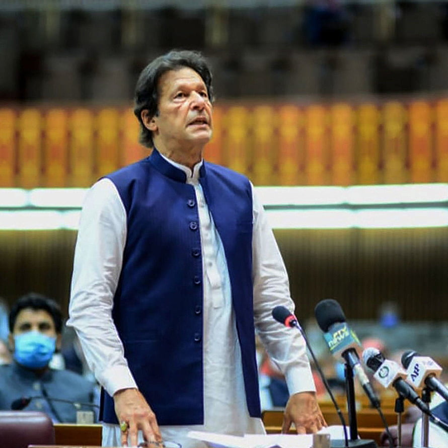 Imran Khan Addressing Parliament in Traditional White Shalwar Kameez and Navy Blue Waistcoat HD phone wallpaper