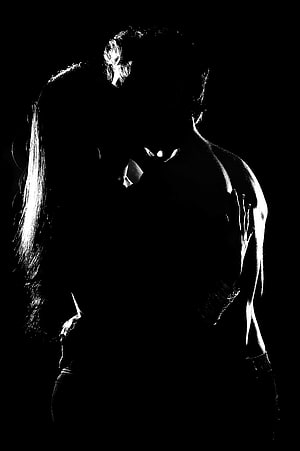 High-Contrast Black and White Silhouette of an Intimate Couple Sharing a Passionate Kiss HD phone wallpaper