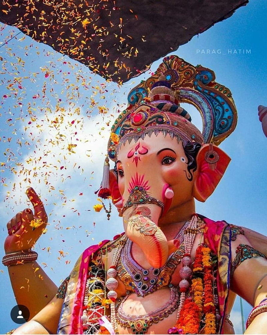 Ganpati Bappa Murti Adorned With Jewels And Marigold Garlands During Festival HD phone wallpaper