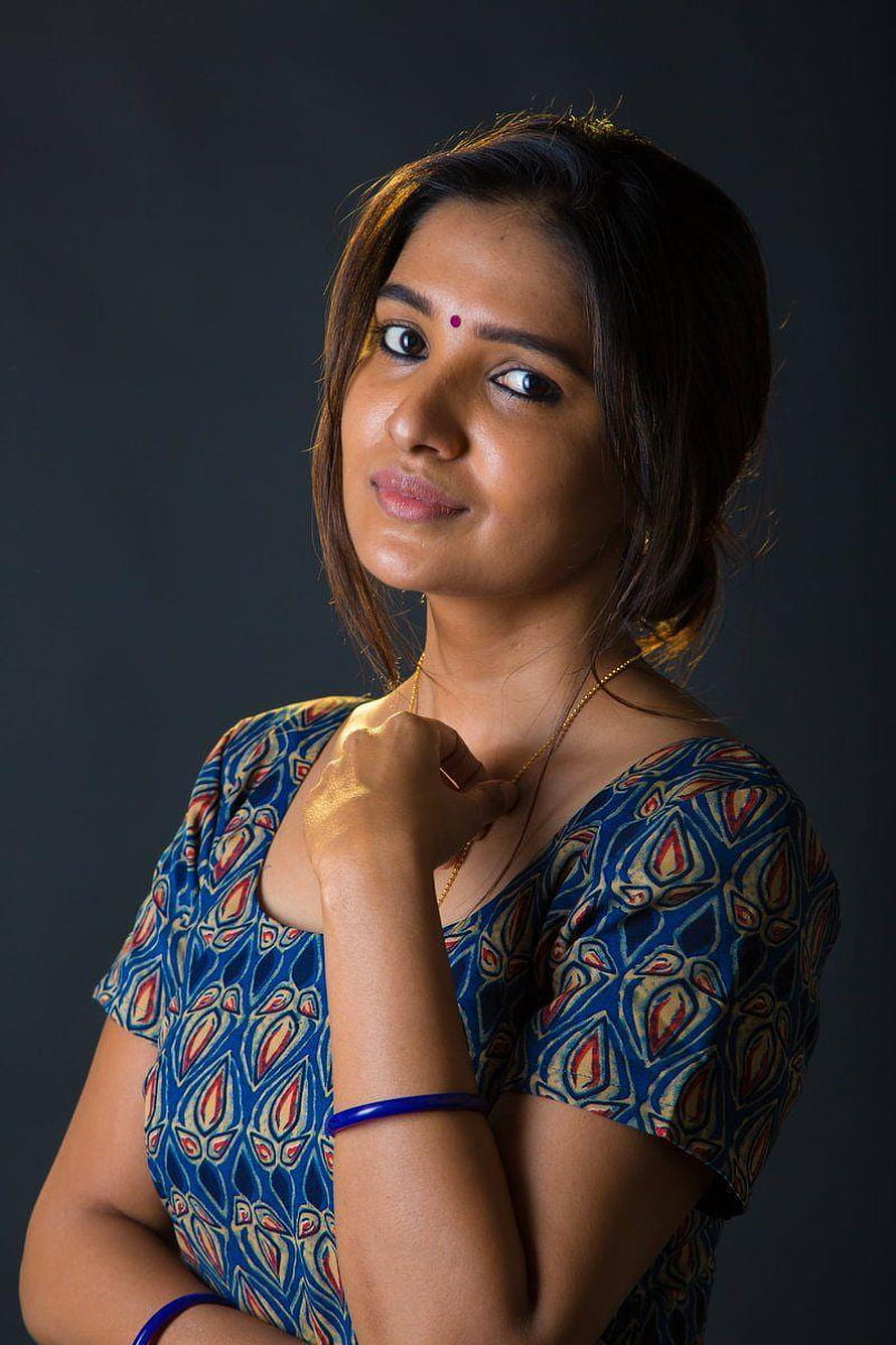 Vani Bhojan Portrait in Blue Patterned Top with Gold Necklace and Bangle HD phone wallpaper