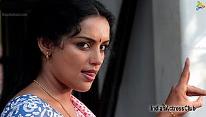 Swetha Menon in Rathinivedam Film Still Wearing Blue Saree HD wallpaper