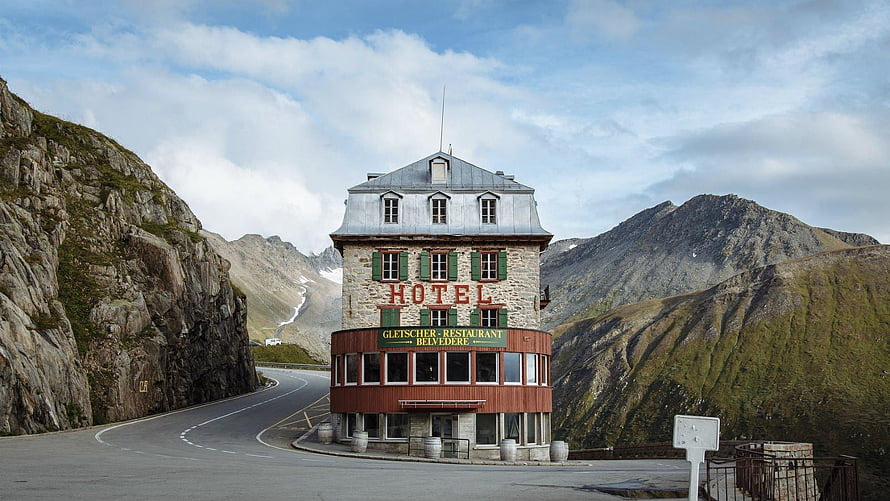 Hotel Belvedere Mountain Lodge on Alpine Road with Dramatic Rocky Peaks HD wallpaper