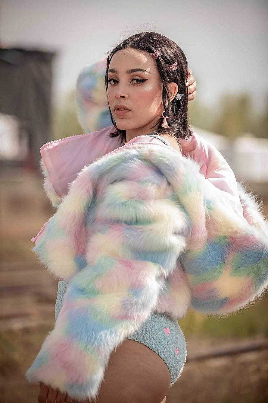 Doja Cat in Pastel Fur Jacket and Puffer Coat Outdoor Portrait HD phone wallpaper