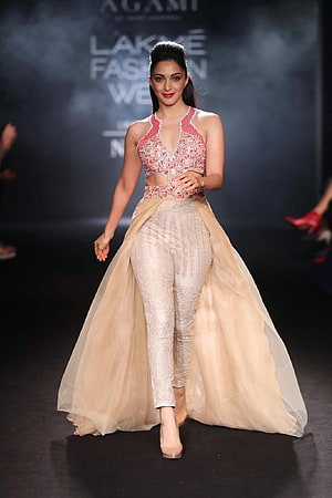 Kiara Advani in Pink and Gold Embroidered Lehenga at Lakme Fashion Week HD phone wallpaper