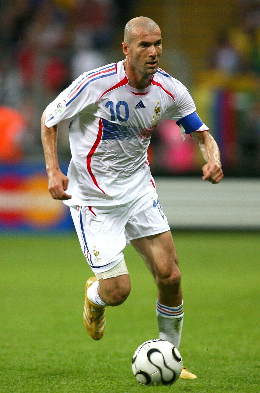 Zinedine Zidane Dribbling in France National Team White Away Kit HD phone wallpaper