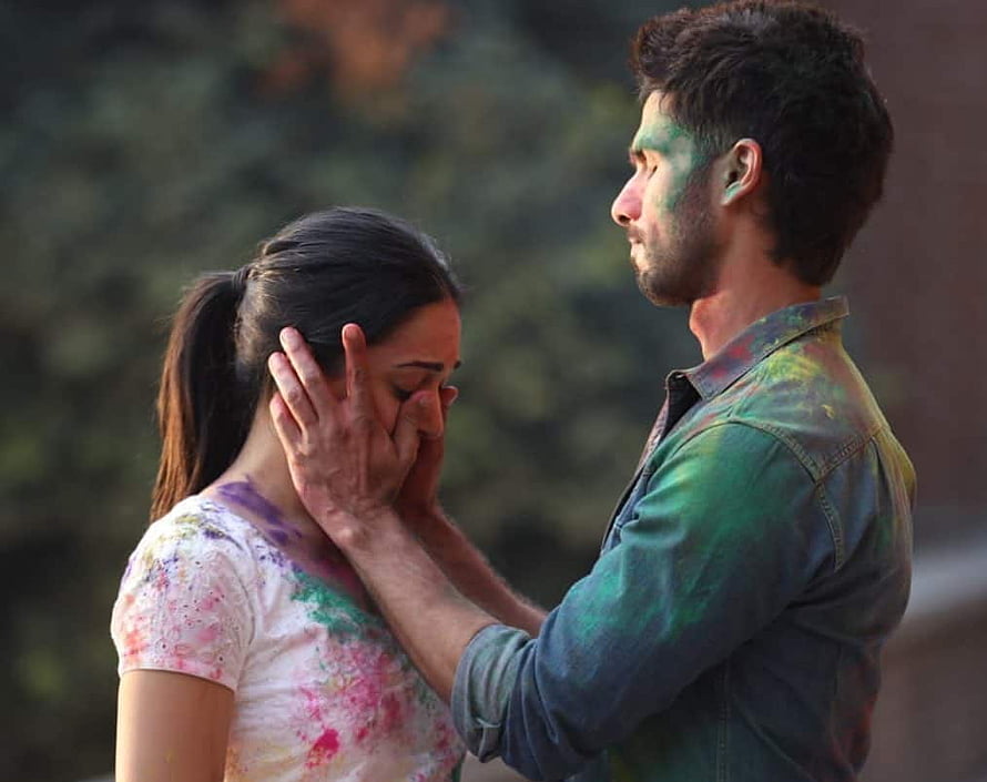 Shahid Kapoor and Kiara Advani in Kabir Singh Holi Scene HD wallpaper