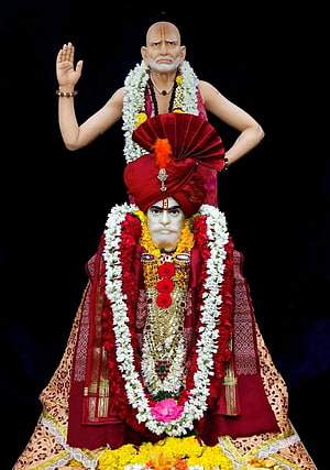 Shankar Maharaj Murti Adorned in Red Turban and Floral Garlands HD phone wallpaper