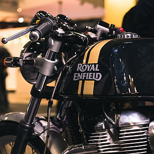 Royal Enfield Continental GT 650 Black Tank with Gold Stripes and Chrome Engine Details HD phone wallpaper