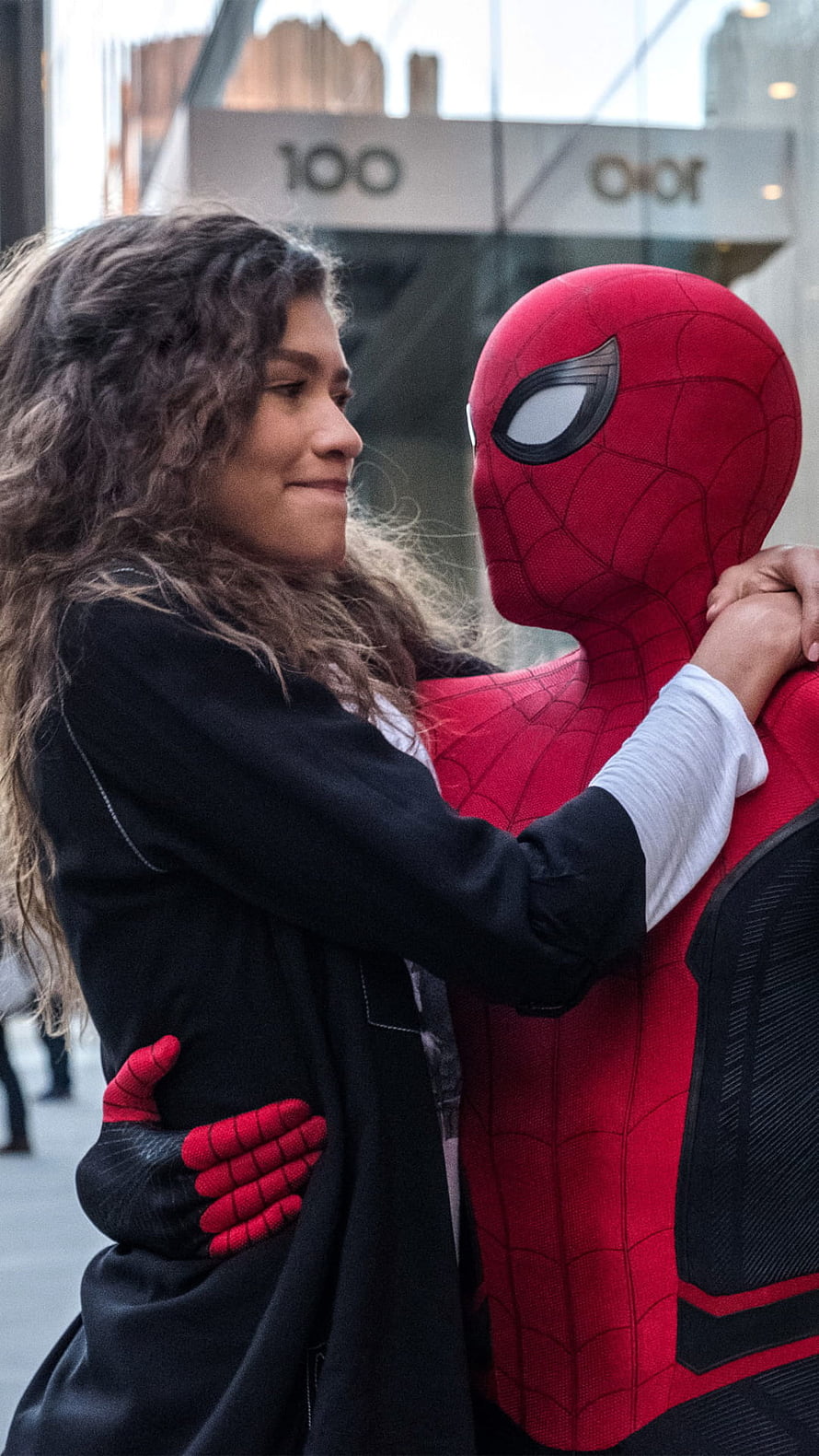 Spider-Man and MJ Embracing in a Tender Urban Moment HD phone wallpaper