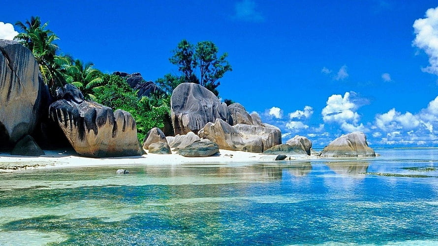 Tropical Island Beach With Granite Boulders And Crystal Clear Turquoise Water HD wallpaper
