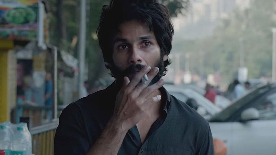 Kabir Singh Movie Still: Intense Portrait of a Bearded Man Smoking on a City Street HD wallpaper