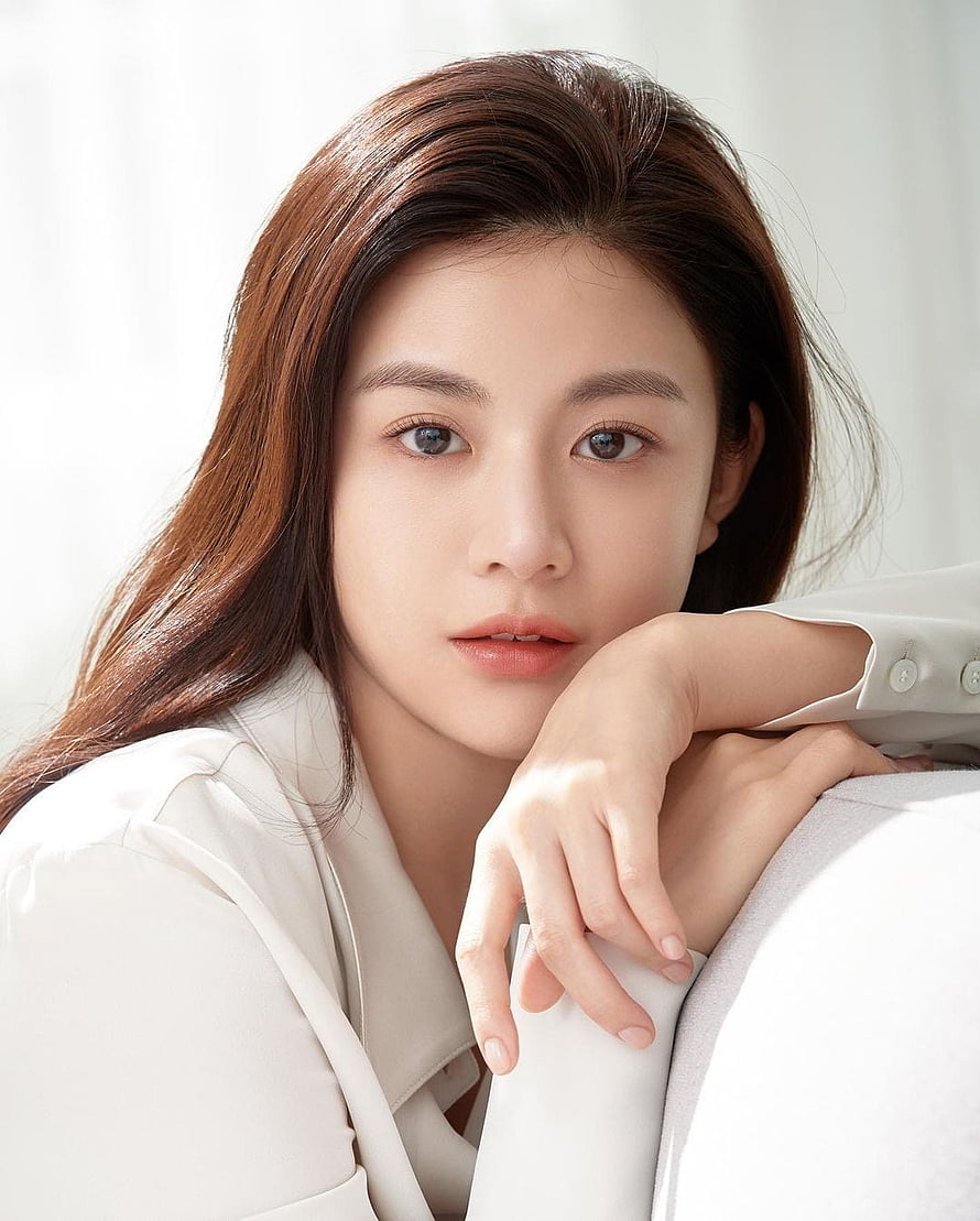 Go Yoon Jung Portrait in White Blazer with Soft Natural Lighting HD phone wallpaper