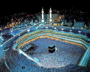 Aerial Night View of the Kaaba and Grand Mosque in Mecca with Pilgrims Performing Tawaf HD wallpaper