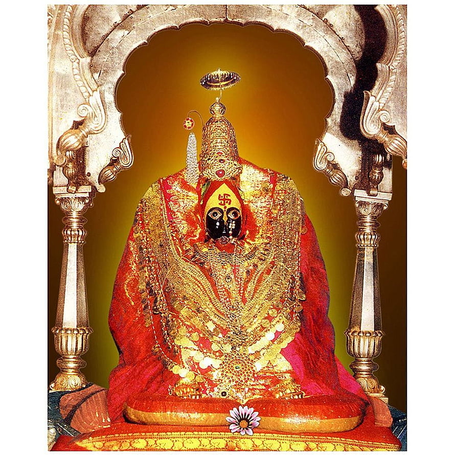 Tulja Bhavani Murti in Tuljapur Temple with Ornate Gold Jewelry and Red Garments HD phone wallpaper