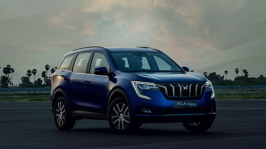 Mahindra XUV700 Blue SUV Parked on Open Road at Dusk HD wallpaper