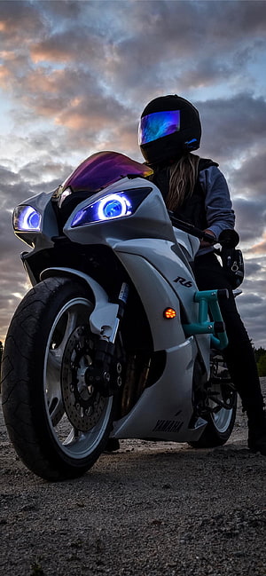 Yamaha R6 Sportbike with Rider in Full Helmet at Dusk HD phone wallpaper