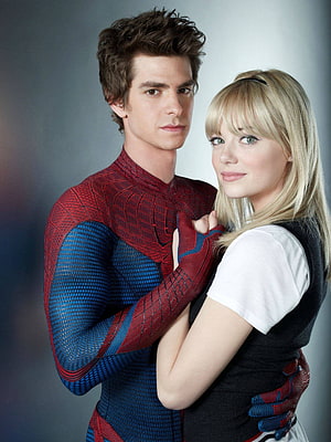 Andrew Garfield and Emma Stone as Peter Parker and Gwen Stacy in The Amazing Spider-Man HD phone wallpaper