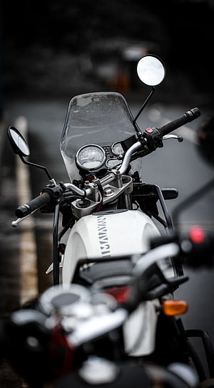 Yamaha MT-15 Motorcycle Handlebars and Instrument Cluster Close-Up HD phone wallpaper