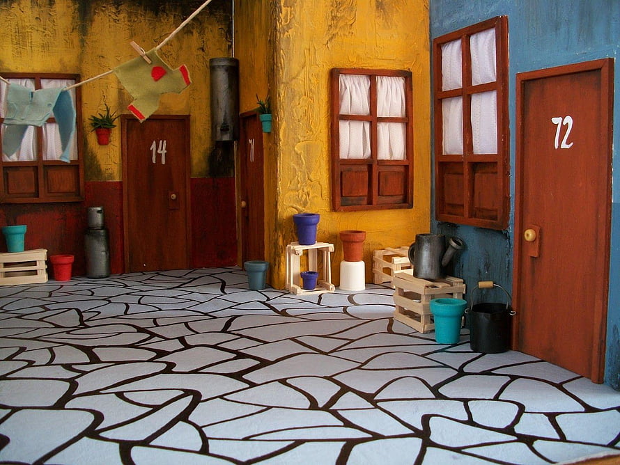 El Chavo del Ocho Apartment Courtyard Set with Numbered Doors and Mosaic Floor HD wallpaper