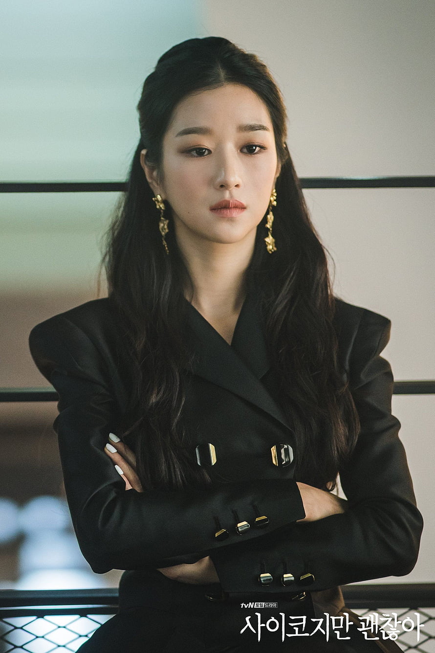 Xiu Xiu in a black tailored blazer from the Korean drama Psycho But It's Okay HD phone wallpaper