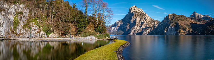 Panoramic Alpine Lake View with Rocky Mountains and Forested Shores HD wallpaper