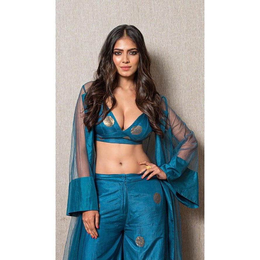Malavika Mohanan in Teal Silk Ethnic Wear with Gold Embellishments HD phone wallpaper