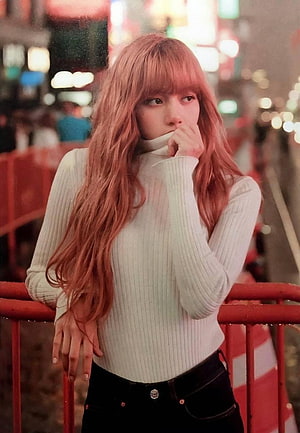 Lisa Manoban in White Turtleneck Sweater with Pink Hair at Night HD phone wallpaper