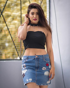Gima Ashi in Black Crop Top and Distressed Denim Skirt HD phone wallpaper