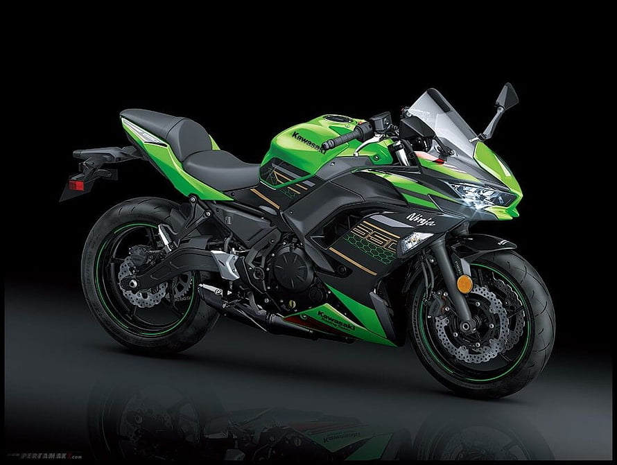 Kawasaki Ninja ZX-25R Sportbike in Green and Black Studio Setting HD wallpaper