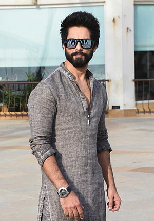 Shahid Kapoor in Grey Kurta and Sunglasses at Outdoor Event HD phone wallpaper